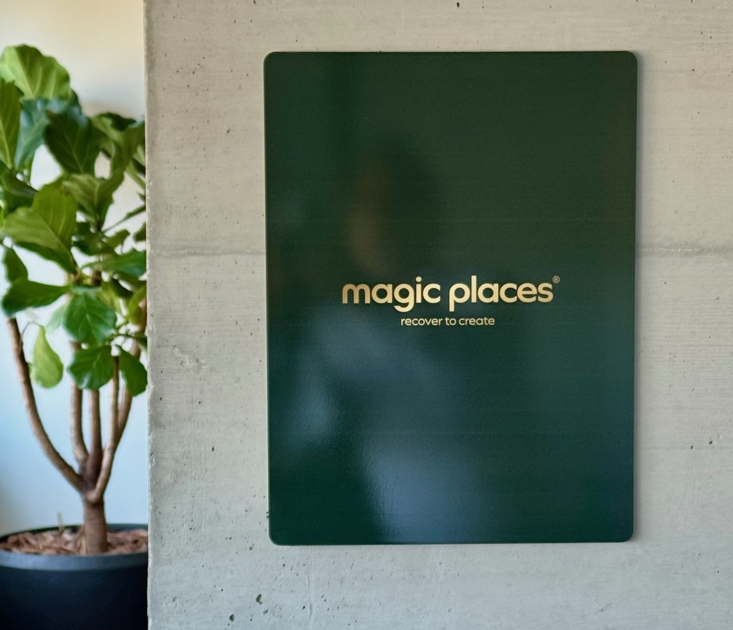 Eingang der magic places Recovery Lounge in Sursee